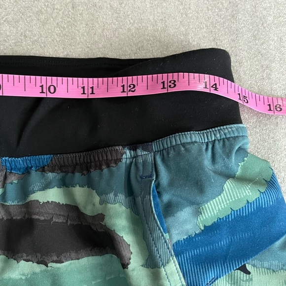 [36] Lululemon Core Short 11" Cactus Camo Desert Teal Vintage Green - Picture 8 of 8